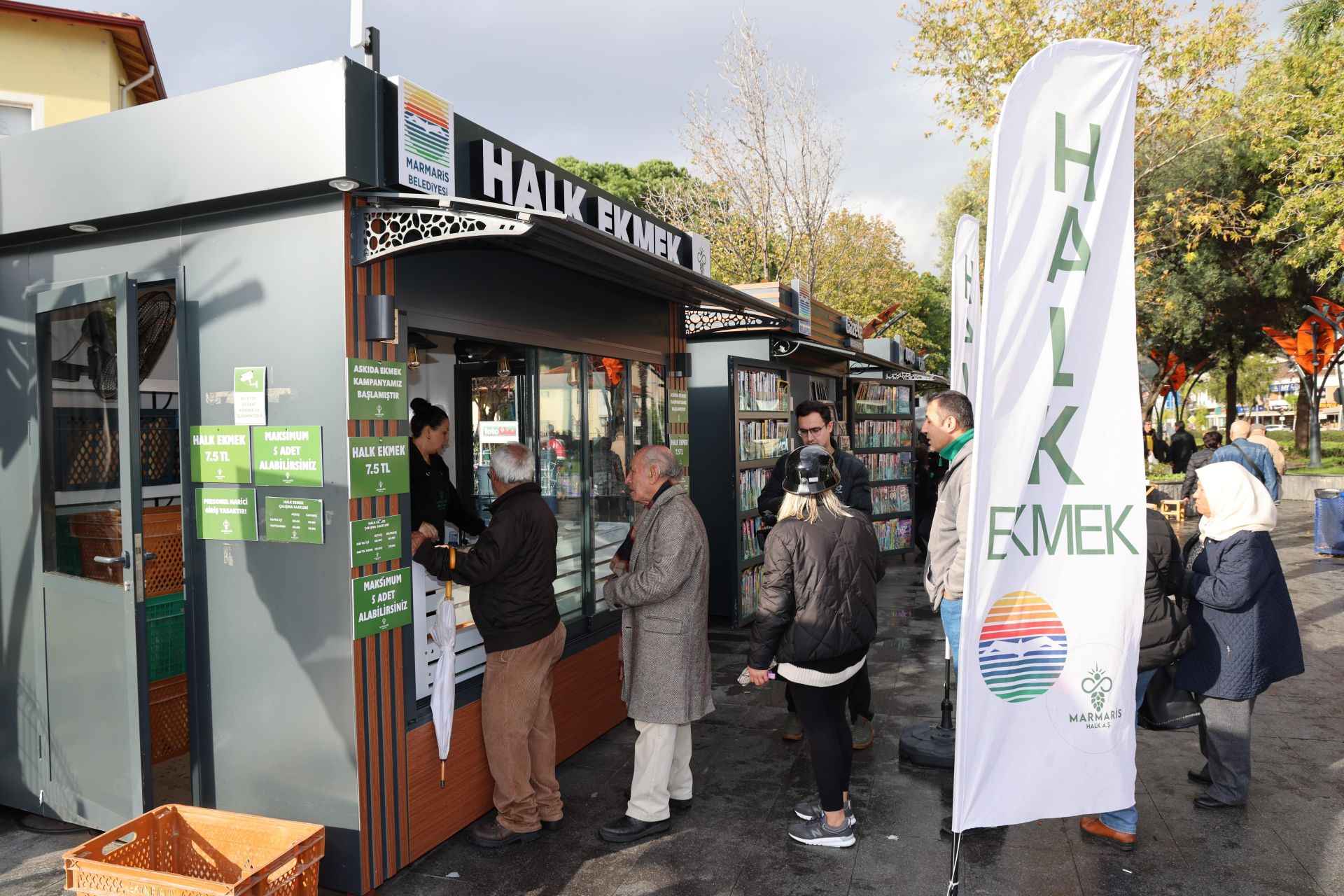 Marmaris'te vatandaşlar halk ekmeğe yoğun ilgi gösteriyor - Hamle Gazetesi